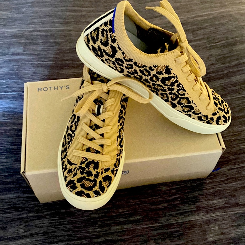Rothy’s Little desert cat shoes. Only worn once. Size 7 1/2